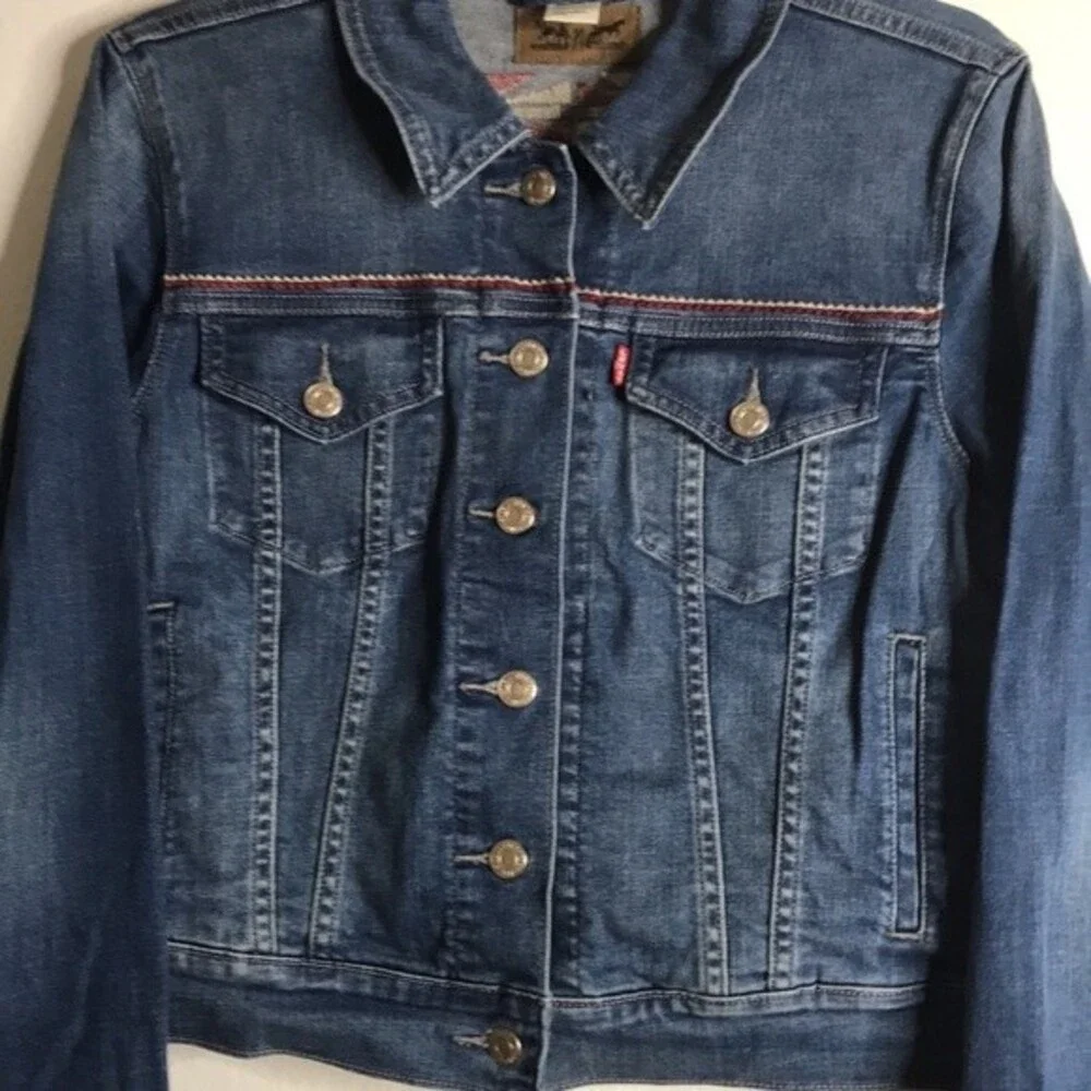 Levis Denim Jacket Embroidered back  Blue Trucker size large y2k